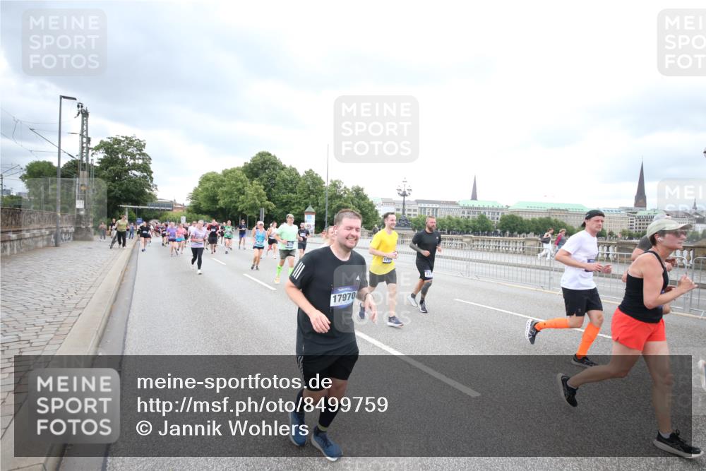 29.06.2025 - hella hamburg halbmarathon Jannik Wohlers http://msf.ph/oto/8499759 29.06.2025 10:56:51 Lombardsbrücke 2041, 2370, 2871, 3195, 3470, 3723, 3851, 4086, 4106, 4180, 4241, 4485, 4611, 4998, 5057, 5316, 5639, 5738, 6053, 6832, 6981, 7592, 7728, 7787, 8039, 8224, 8287, 8546, 8552, 8679, 8851, 8853, 9110, 9298, 9299, 9329, 9430, 9513, 9570, 9670, 9824, 10142, 10505, 10913, 10914, 11050, 11179, 11323, 11954, 12226, 12306, 12396, 12476, 12477, 12484, 12535, 12698, 12832, 12984, 13048, 13224, 13438, 13490, 13513, 13697, 13731, 13878, 13986, 14146, 14148, 14366, 14414, 14862 meine-sportfotos.de