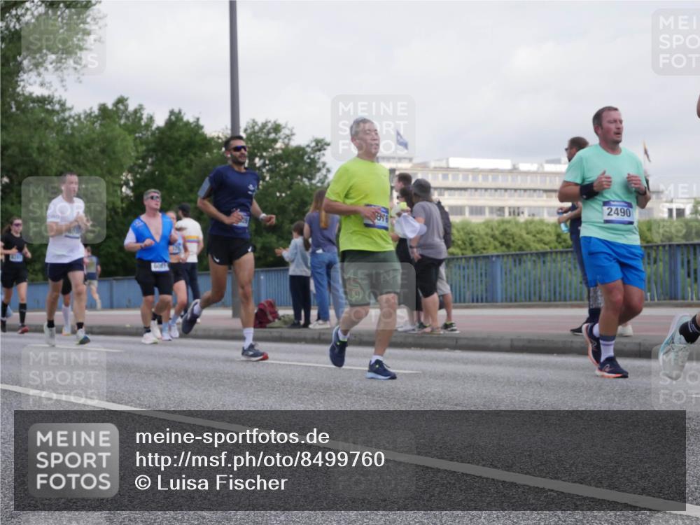 29.06.2025 - hella hamburg halbmarathon Luisa Fischer http://msf.ph/oto/8499760 29.06.2025 10:04:27 Kennedybrücke 4281, 6067, 2490, 1526, 2091, 2167, 2490, 3425, 3663, 3976, 4370, 5675, 6087, 6281, 6302, 7287, 7658, 8030, 8392, 8822, 10281, 10301, 10576 meine-sportfotos.de