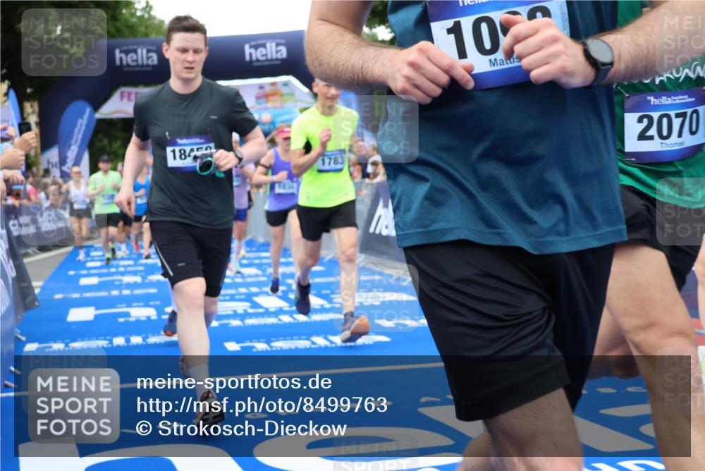 29.06.2025 - hella hamburg halbmarathon Strokosch-Dieckow http://msf.ph/oto/8499763 29.06.2025 10:53:33 Ziel 1030, 1061, 1098, 1499, 1502, 1783, 2058, 2070, 2630, 3399, 3819, 5399, 5866, 6628, 6762, 10549, 10895, 11068, 11588, 11589, 11604, 12632, 12909, 13865, 13912, 15061, 15113, 15441, 15497, 15856, 16092, 17710, 18143, 18450, 18612, 18666, 18715 meine-sportfotos.de