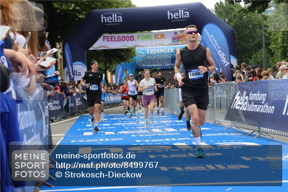 29.06.2025 - hella hamburg halbmarathon Strokosch-Dieckow http://msf.ph/oto/8499767 29.06.2025 10:43:16 Ziel 1675, 2653, 3109, 3124, 3146, 7026, 7093, 10099, 10251, 11177, 13348, 15706, 15921, 16314, 16720, 16997, 18274, 18304, 18987, 19009 meine-sportfotos.de