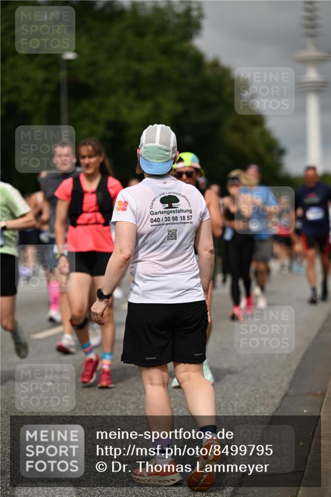 29.06.2025 - hella hamburg halbmarathon Dr. Thomas Lammeyer http://msf.ph/oto/8499795 29.06.2025 10:24:19 Kennedybrücke 1110, 1115, 1145, 1534, 2357, 3278, 3678, 4539, 4585, 4614, 4737, 4739, 5123, 5556, 5659, 5834, 5849, 5937, 6444, 6874, 7101, 7137, 7519, 7739, 7744, 7808, 7917, 8387, 8462, 8588, 9136, 9196, 9735, 10414, 10550, 10595, 10622, 11028, 11036, 11434 meine-sportfotos.de