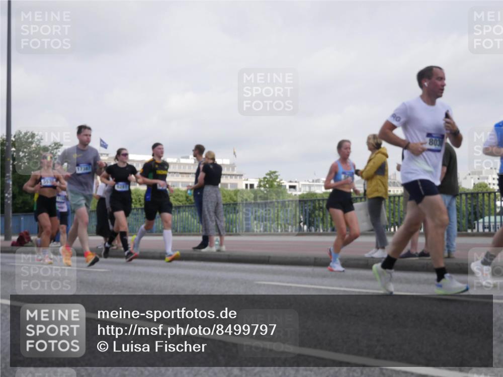 29.06.2025 - hella hamburg halbmarathon Luisa Fischer http://msf.ph/oto/8499797 29.06.2025 10:04:31 Kennedybrücke 17347, 4201, 803, 2167, 2490, 2806, 3663, 3976, 4322, 5675, 6087, 6281, 6302, 8030, 8392, 8822, 10281, 10301, 10576 meine-sportfotos.de