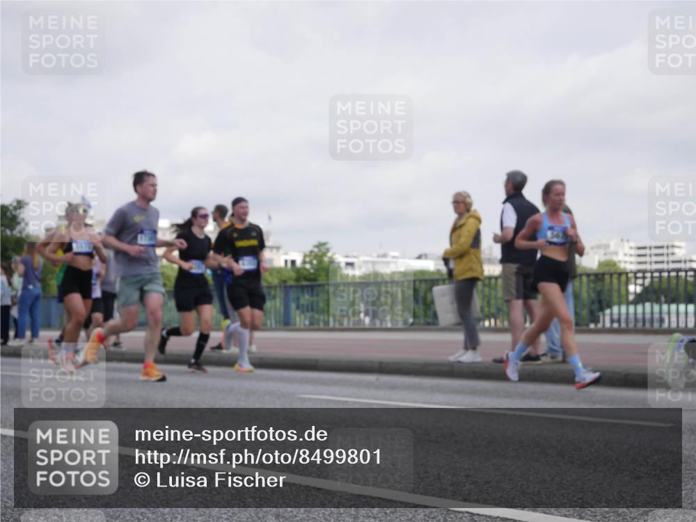 29.06.2025 - hella hamburg halbmarathon Luisa Fischer http://msf.ph/oto/8499801 29.06.2025 10:04:32 Kennedybrücke 2167, 2490, 2806, 3663, 3976, 4322, 5675, 6087, 6281, 6302, 8030, 8392, 8822, 10281, 10301 meine-sportfotos.de