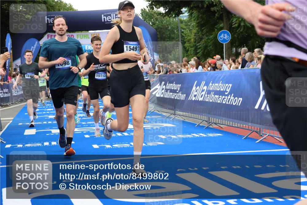 29.06.2025 - hella hamburg halbmarathon Strokosch-Dieckow http://msf.ph/oto/8499802 29.06.2025 10:53:31 Ziel 1030, 1061, 1098, 1499, 1502, 1783, 2070, 2630, 3399, 3819, 5866, 6198, 6628, 6629, 6762, 10549, 11068, 12632, 12909, 13865, 13912, 13997, 15061, 15113, 15497, 15856, 17710, 18450, 18612, 18666, 18715 meine-sportfotos.de