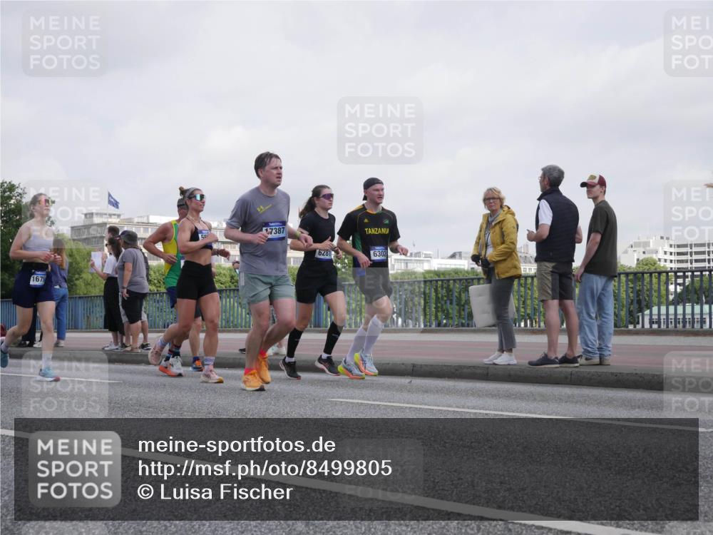 29.06.2025 - hella hamburg halbmarathon Luisa Fischer http://msf.ph/oto/8499805 29.06.2025 10:04:32 Kennedybrücke 1675, 17387, 6281, 6302, 2167, 2490, 2806, 3663, 3976, 4322, 5675, 6087, 6281, 6302, 8030, 8392, 8822, 10281, 10301 meine-sportfotos.de