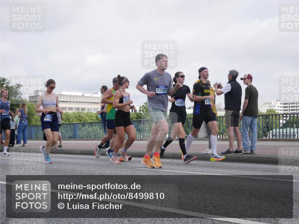 29.06.2025 - hella hamburg halbmarathon Luisa Fischer http://msf.ph/oto/8499810 29.06.2025 10:04:33 Kennedybrücke 8822, 16754, 557, 17387, 6281, 630, 2167, 2806, 2957, 3663, 3976, 4322, 5675, 6281, 0000, 6302, 6921, 8030, 8392, 8578, 8822, 10281, 10301 meine-sportfotos.de
