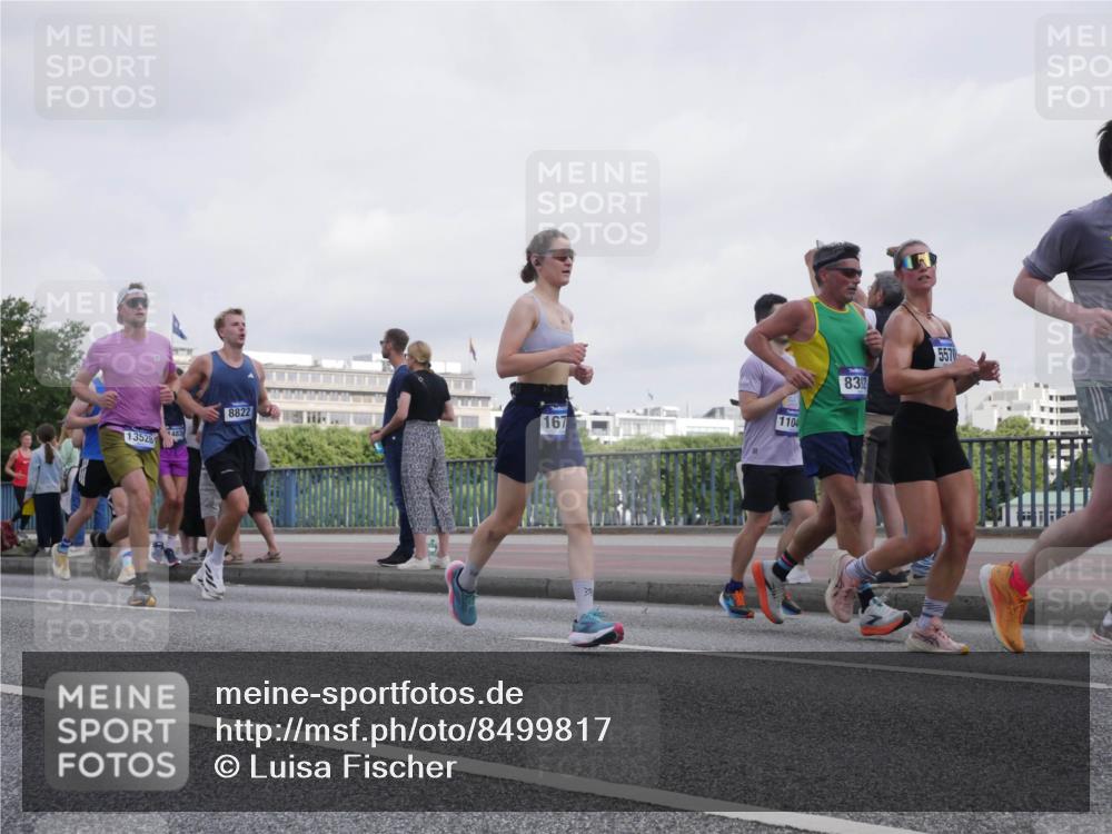 29.06.2025 - hella hamburg halbmarathon Luisa Fischer http://msf.ph/oto/8499817 29.06.2025 10:04:34 Kennedybrücke 13528, 8822, 167, 1104, 832, 5570, 2167, 2806, 2957, 3663, 3976, 4322, 5675, 6281, 0000, 6302, 6921, 7846, 8392, 8578, 8822, 10281, 10301 meine-sportfotos.de
