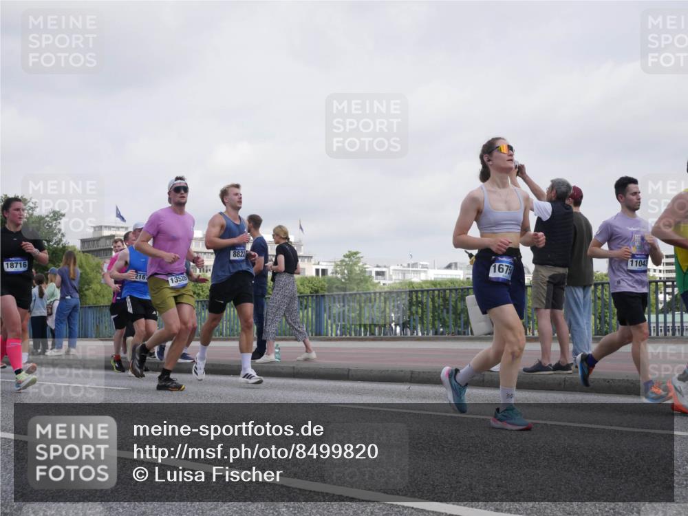 29.06.2025 - hella hamburg halbmarathon Luisa Fischer http://msf.ph/oto/8499820 29.06.2025 10:04:34 Kennedybrücke 18716, 216, 13528, 8822, 11043, 1675, 2167, 2806, 2957, 3663, 3976, 4322, 5675, 6281, 0000, 6302, 6921, 7846, 8392, 8578, 8822, 10281, 10301 meine-sportfotos.de