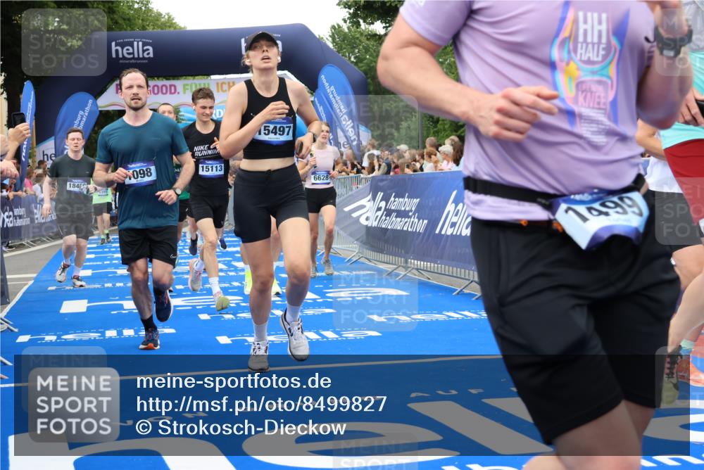 29.06.2025 - hella hamburg halbmarathon Strokosch-Dieckow http://msf.ph/oto/8499827 29.06.2025 10:53:31 Ziel 1030, 1061, 1098, 1499, 1502, 1783, 2070, 2630, 3399, 3819, 5866, 6198, 6628, 6629, 6762, 10549, 11068, 12632, 12909, 13865, 13912, 13997, 15061, 15113, 15497, 15856, 17710, 18450, 18612, 18666, 18715 meine-sportfotos.de