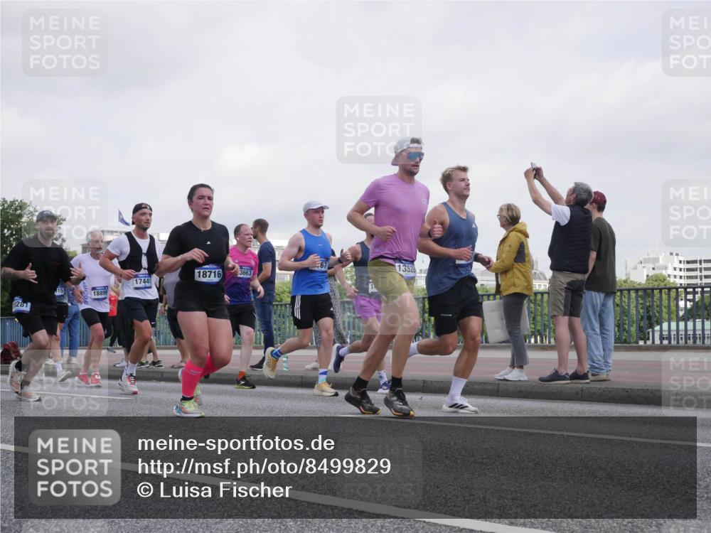29.06.2025 - hella hamburg halbmarathon Luisa Fischer http://msf.ph/oto/8499829 29.06.2025 10:04:35 Kennedybrücke 11281, 67, 13528, 18716, 3663, 17441, 15, 18899, 2167, 2806, 2957, 3663, 3976, 4322, 5675, 6281, 0000, 6302, 6921, 7846, 8392, 8578, 8632, 8822, 10074, 10281, 10301 meine-sportfotos.de