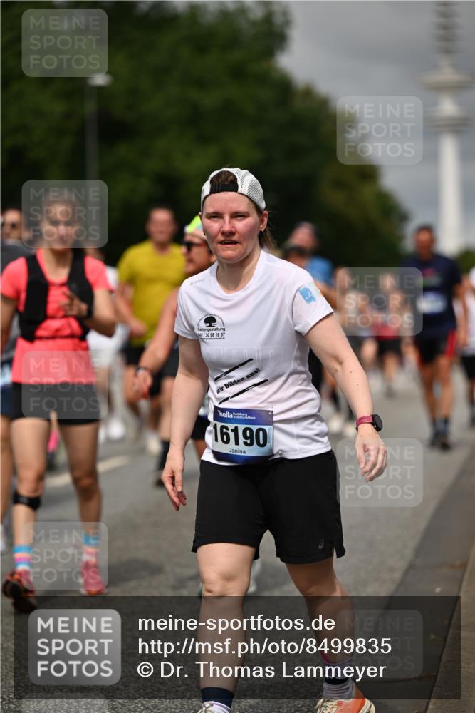 29.06.2025 - hella hamburg halbmarathon Dr. Thomas Lammeyer http://msf.ph/oto/8499835 29.06.2025 10:24:21 Kennedybrücke 1046, 1069, 1110, 1115, 1145, 1474, 1534, 2357, 3278, 3678, 3733, 4422, 4539, 4585, 4614, 4737, 4739, 5123, 5556, 5659, 5831, 5834, 5849, 5937, 6444, 7101, 7519, 7739, 7744, 7808, 7917, 8387, 8462, 8588, 9136, 9196, 9735, 10414, 10550, 10595, 10622, 11028, 11434 meine-sportfotos.de