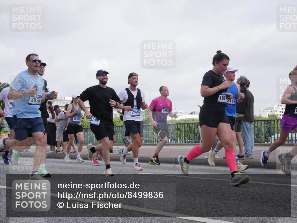 29.06.2025 - hella hamburg halbmarathon Luisa Fischer http://msf.ph/oto/8499836 29.06.2025 10:04:36 Kennedybrücke 1916, 3976, 17441, 10915, 0281, 3663, 1871, 2167, 1653, 2167, 2806, 2957, 3663, 3976, 4322, 6281, 0000, 6302, 6921, 7846, 8392, 8578, 8632, 8822, 10074, 10281, 10301 meine-sportfotos.de