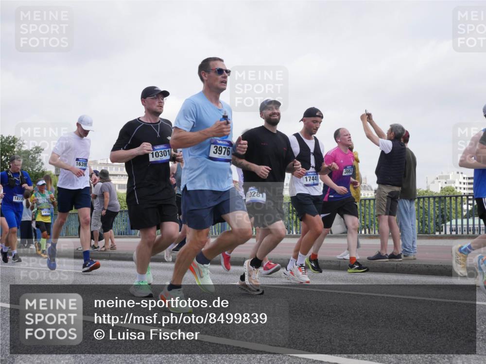29.06.2025 - hella hamburg halbmarathon Luisa Fischer http://msf.ph/oto/8499839 29.06.2025 10:04:36 Kennedybrücke 1873, 19160, 16395, 10301, 3976, 10281, 3663, 17441, 1653, 2167, 2806, 2957, 3663, 3976, 4322, 6281, 0000, 6302, 6921, 7846, 8392, 8578, 8632, 8822, 10074, 10281, 10301 meine-sportfotos.de