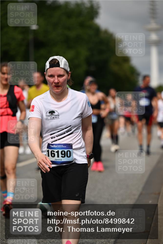 29.06.2025 - hella hamburg halbmarathon Dr. Thomas Lammeyer http://msf.ph/oto/8499842 29.06.2025 10:24:21 Kennedybrücke 1046, 1069, 1110, 1115, 1145, 1474, 1534, 2357, 3278, 3678, 3733, 4422, 4539, 4585, 4614, 4737, 4739, 5123, 5556, 5659, 5831, 5834, 5849, 5937, 6444, 7101, 7519, 7739, 7744, 7808, 7917, 8387, 8462, 8588, 9136, 9196, 9735, 10414, 10550, 10595, 10622, 11028, 11434 meine-sportfotos.de