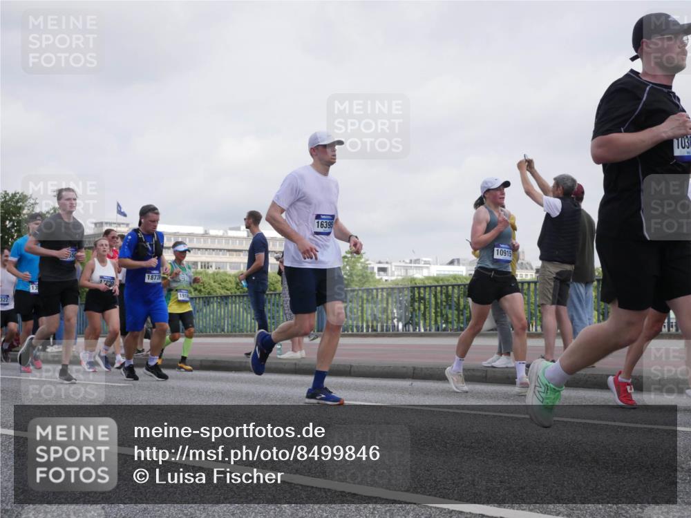 29.06.2025 - hella hamburg halbmarathon Luisa Fischer http://msf.ph/oto/8499846 29.06.2025 10:04:37 Kennedybrücke 13, 322, 17290, 18739, 1918, 16395, 10915, 703, 1653, 1722, 2167, 2806, 2957, 3663, 3976, 4322, 0000, 6921, 7846, 8578, 8632, 8822, 10074, 10281, 10301 meine-sportfotos.de