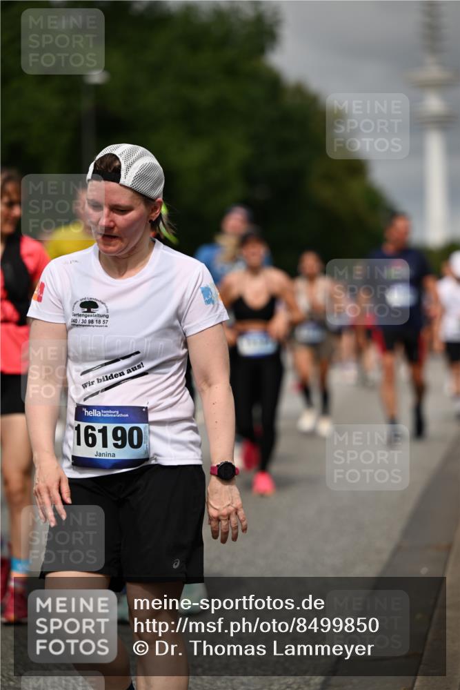 29.06.2025 - hella hamburg halbmarathon Dr. Thomas Lammeyer http://msf.ph/oto/8499850 29.06.2025 10:24:21 Kennedybrücke 1046, 1069, 1110, 1115, 1145, 1474, 1534, 2357, 3278, 3678, 3733, 4422, 4539, 4585, 4614, 4737, 4739, 5123, 5556, 5659, 5831, 5834, 5849, 5937, 6444, 7101, 7519, 7739, 7744, 7808, 7917, 8387, 8462, 8588, 9136, 9196, 9735, 10414, 10550, 10595, 10622, 11028, 11434 meine-sportfotos.de