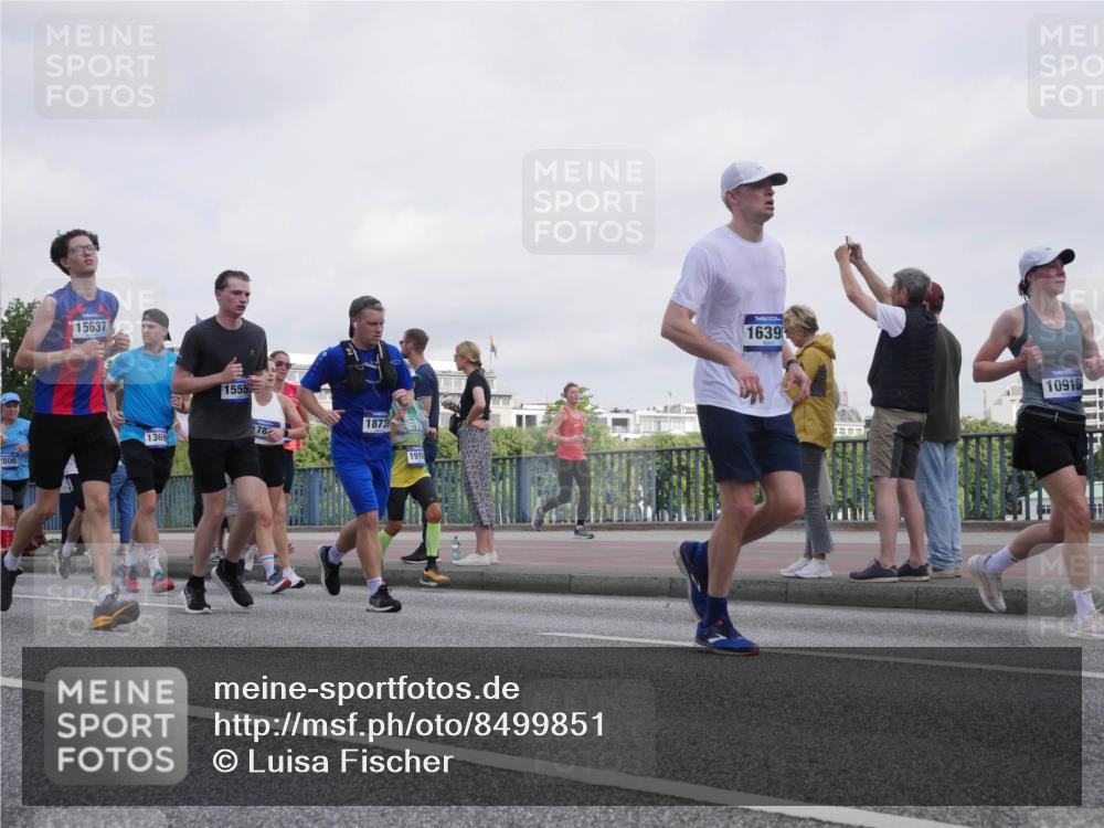 29.06.2025 - hella hamburg halbmarathon Luisa Fischer http://msf.ph/oto/8499851 29.06.2025 10:04:38 Kennedybrücke 2806, 15637, 1555, 1369, 178, 18739, 1915, 1639, 10915, 1653, 1722, 1724, 2167, 2806, 2957, 3663, 4322, 0000, 6921, 7846, 8191, 8578, 8632, 10074, 10281, 10301 meine-sportfotos.de