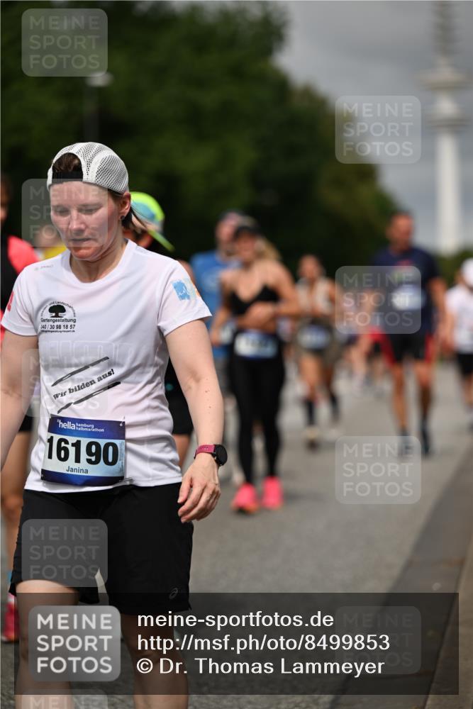 29.06.2025 - hella hamburg halbmarathon Dr. Thomas Lammeyer http://msf.ph/oto/8499853 29.06.2025 10:24:21 Kennedybrücke 1046, 1069, 1110, 1115, 1145, 1474, 1534, 2357, 3278, 3678, 3733, 4422, 4539, 4585, 4614, 4737, 4739, 5123, 5556, 5659, 5831, 5834, 5849, 5937, 6444, 7101, 7519, 7739, 7744, 7808, 7917, 8387, 8462, 8588, 9136, 9196, 9735, 10414, 10550, 10595, 10622, 11028, 11434 meine-sportfotos.de