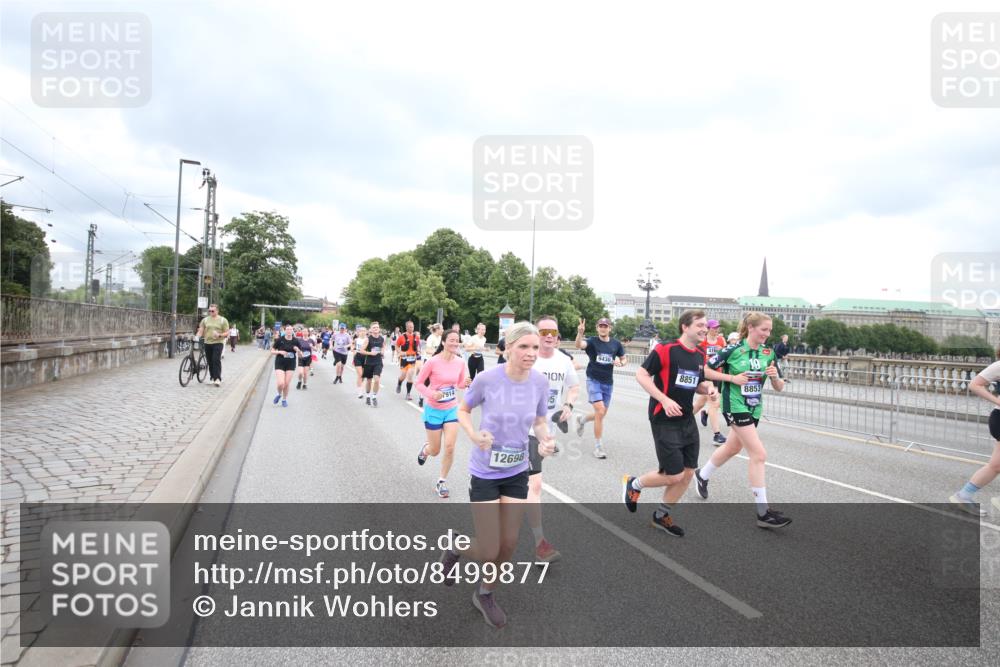 29.06.2025 - hella hamburg halbmarathon Jannik Wohlers http://msf.ph/oto/8499877 29.06.2025 10:56:57 Lombardsbrücke 2041, 2370, 3195, 3388, 3723, 3750, 3851, 4086, 4106, 4180, 4998, 5117, 5316, 5639, 5738, 6827, 7728, 7787, 8035, 8287, 8386, 8540, 8552, 8851, 8853, 8873, 9110, 9430, 9670, 9824, 10078, 10913, 10914, 11954, 12306, 12396, 12698, 12799, 12832, 12984, 13048, 13224, 13425, 13427, 13438, 13490, 13513, 13697, 13731, 14146, 14366, 14862, 16007, 18534 meine-sportfotos.de
