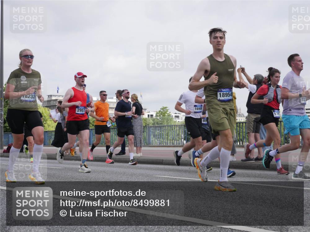 29.06.2025 - hella hamburg halbmarathon Luisa Fischer http://msf.ph/oto/8499881 29.06.2025 10:04:42 Kennedybrücke 8232, 2957, 16909, 85, 18954, 178, 127, 1464, 1653, 1722, 1724, 2591, 2806, 2957, 3039, 4322, 5602, 5603, 0000, 6921, 7189, 7223, 7846, 8191, 8578, 8632, 8926, 9230, 10074 meine-sportfotos.de