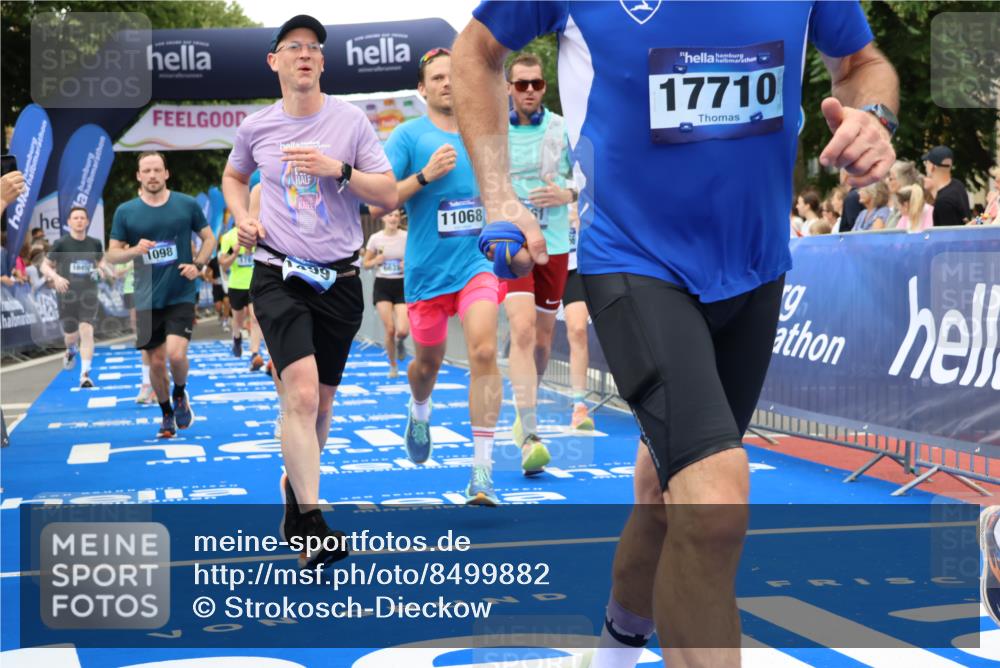 29.06.2025 - hella hamburg halbmarathon Strokosch-Dieckow http://msf.ph/oto/8499882 29.06.2025 10:53:29 Ziel 1030, 1061, 1098, 1499, 1502, 1727, 1783, 2070, 3399, 5866, 6198, 6628, 6629, 6762, 6942, 8651, 10549, 11068, 12909, 13912, 13997, 15113, 15497, 15856, 17710, 18450, 18612, 18666 meine-sportfotos.de
