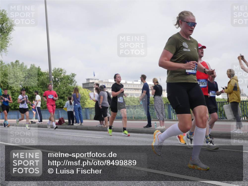 29.06.2025 - hella hamburg halbmarathon Luisa Fischer http://msf.ph/oto/8499889 29.06.2025 10:04:43 Kennedybrücke 1504, 1653, 863, 2957, 7846, 1464, 1653, 1722, 1724, 2591, 2806, 2957, 3039, 4322, 5602, 5603, 0000, 6921, 7189, 7223, 7846, 8191, 8578, 8632, 8926, 9230, 10074 meine-sportfotos.de