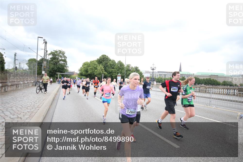 29.06.2025 - hella hamburg halbmarathon Jannik Wohlers http://msf.ph/oto/8499890 29.06.2025 10:56:57 Lombardsbrücke 2041, 2370, 3195, 3388, 3723, 3750, 3851, 4086, 4106, 4180, 4998, 5117, 5316, 5639, 5738, 6827, 7728, 7787, 8035, 8287, 8386, 8540, 8552, 8851, 8853, 8873, 9110, 9430, 9670, 9824, 10078, 10913, 10914, 11954, 12306, 12396, 12698, 12799, 12832, 12984, 13048, 13224, 13425, 13427, 13438, 13490, 13513, 13697, 13731, 14146, 14366, 14862, 16007, 18534 meine-sportfotos.de