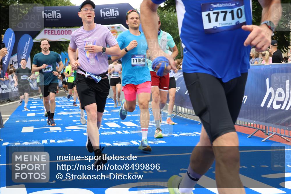 29.06.2025 - hella hamburg halbmarathon Strokosch-Dieckow http://msf.ph/oto/8499896 29.06.2025 10:53:30 Ziel 1030, 1061, 1098, 1499, 1502, 1783, 2070, 2630, 3399, 3819, 5866, 6198, 6628, 6629, 6762, 6942, 10549, 11068, 12632, 12909, 13912, 13997, 15113, 15497, 15856, 17710, 18450, 18612, 18666, 18715 meine-sportfotos.de