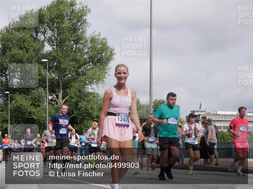 29.06.2025 - hella hamburg halbmarathon Luisa Fischer http://msf.ph/oto/8499903 29.06.2025 10:04:45 Kennedybrücke 5595, 17017, 18717, 12475, 1722, 13551, 15093, 1653, 1464, 1653, 1722, 1724, 2591, 2957, 3039, 5547, 5602, 5603, 0000, 6921, 7189, 7223, 7846, 8191, 8578, 8632, 8926, 9230, 10074 meine-sportfotos.de