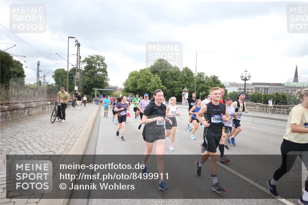 29.06.2025 - hella hamburg halbmarathon Jannik Wohlers http://msf.ph/oto/8499911 29.06.2025 10:56:59 Lombardsbrücke 2041, 2370, 3195, 3388, 3723, 3750, 3851, 4086, 4106, 4180, 4197, 5117, 5316, 5738, 6827, 7728, 7787, 8035, 8287, 8386, 8540, 8552, 8851, 8853, 8873, 9110, 9430, 9670, 9824, 10078, 10913, 10914, 12306, 12396, 12698, 12713, 12799, 12819, 12832, 12984, 13048, 13224, 13425, 13427, 13438, 13490, 13513, 13697, 13731, 14366, 14862, 14944, 14968, 15958, 16007, 16130, 18534 meine-sportfotos.de