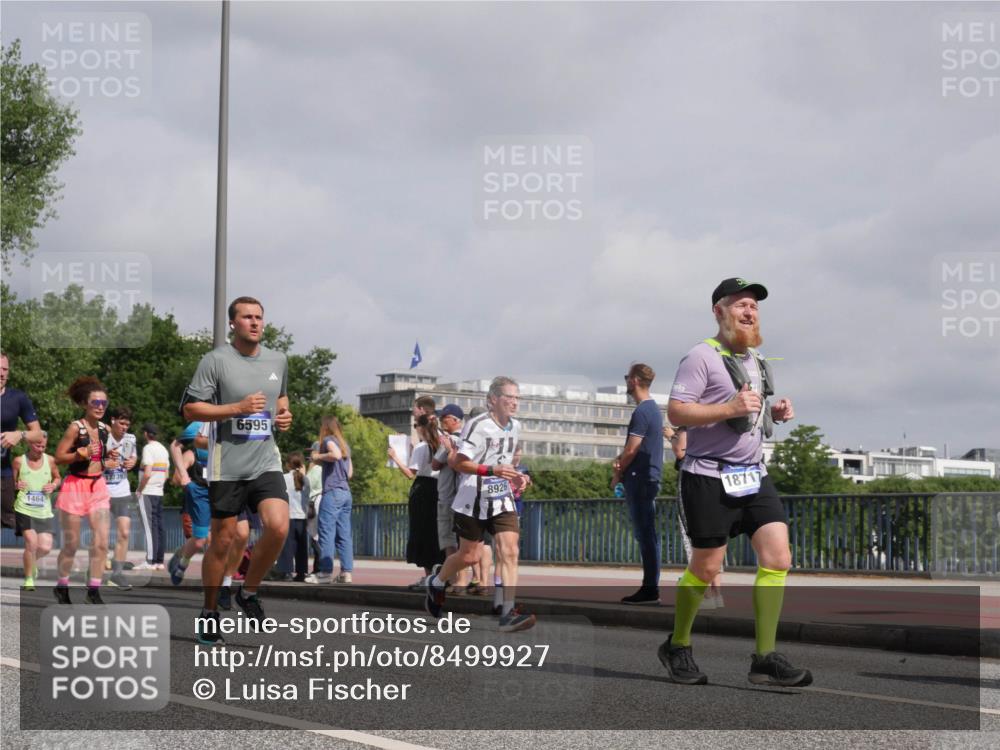 29.06.2025 - hella hamburg halbmarathon Luisa Fischer http://msf.ph/oto/8499927 29.06.2025 10:04:48 Kennedybrücke 1464, 6595, 8926, 18717, 1464, 1653, 1722, 1724, 2591, 3039, 3199, 5547, 5602, 5603, 6327, 6438, 7189, 7223, 8191, 8632, 8926, 9230, 10074, 10882 meine-sportfotos.de