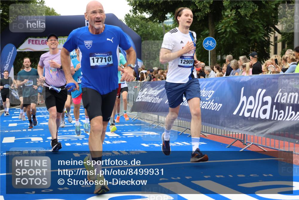 29.06.2025 - hella hamburg halbmarathon Strokosch-Dieckow http://msf.ph/oto/8499931 29.06.2025 10:53:29 Ziel 1030, 1061, 1098, 1499, 1502, 1727, 1783, 2070, 3399, 5866, 6198, 6628, 6629, 6762, 6942, 8651, 10549, 11068, 12909, 13912, 13997, 15113, 15497, 15856, 17710, 18450, 18612, 18666 meine-sportfotos.de