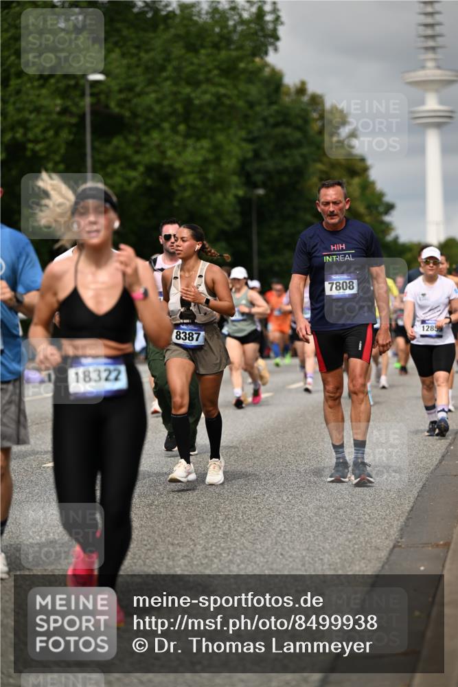 29.06.2025 - hella hamburg halbmarathon Dr. Thomas Lammeyer http://msf.ph/oto/8499938 29.06.2025 10:24:23 Kennedybrücke 1046, 1069, 1110, 1115, 1154, 1474, 1534, 2357, 3278, 3678, 3733, 4422, 4539, 4585, 4614, 4737, 4739, 5123, 5659, 5831, 5849, 5937, 6444, 7101, 7519, 7739, 7744, 7808, 7917, 8387, 8462, 8588, 9136, 9196, 9735, 10414, 10550, 10595, 10622, 11028, 11434 meine-sportfotos.de