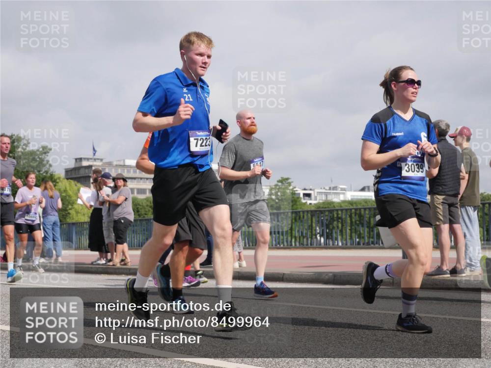 29.06.2025 - hella hamburg halbmarathon Luisa Fischer http://msf.ph/oto/8499964 29.06.2025 10:04:54 Kennedybrücke 4176, 0882, 7223, 47, 3039, 1329, 1464, 1881, 2591, 3039, 3199, 4649, 5547, 5602, 5603, 6327, 6438, 7189, 7223, 9230, 10882 meine-sportfotos.de