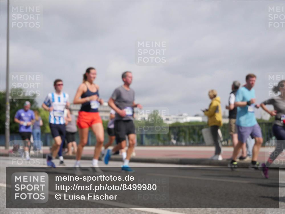 29.06.2025 - hella hamburg halbmarathon Luisa Fischer http://msf.ph/oto/8499980 29.06.2025 10:04:55 Kennedybrücke 1329, 1464, 1881, 2591, 3039, 3199, 4649, 5547, 5602, 6327, 6438, 7189, 7223, 9230, 10882 meine-sportfotos.de