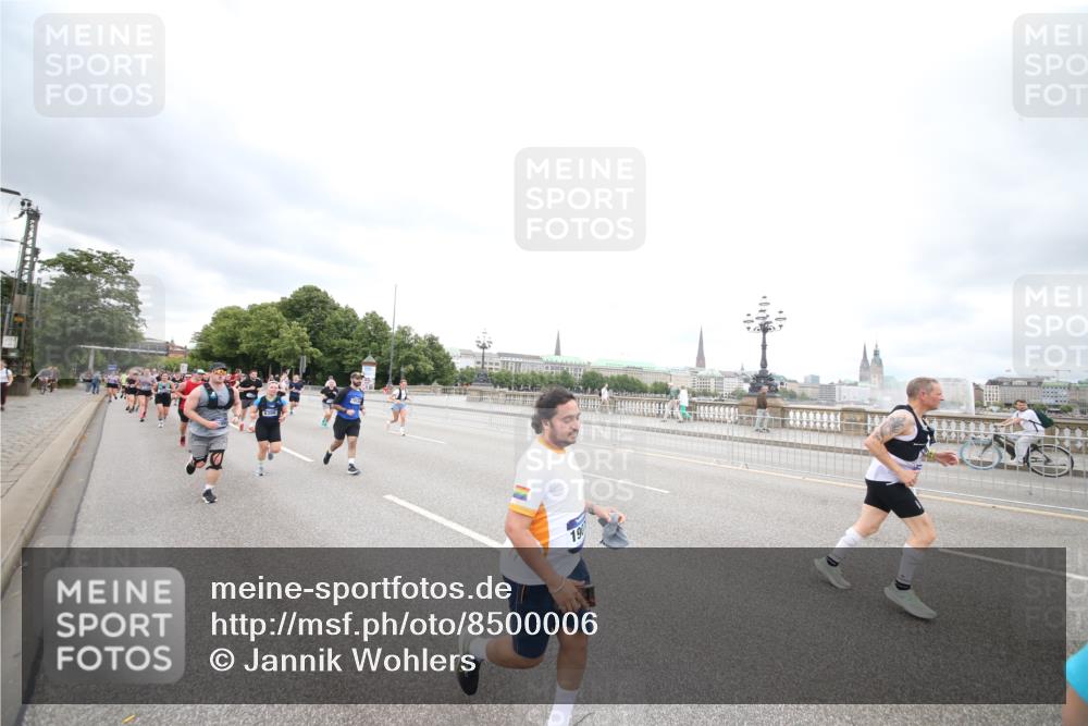 29.06.2025 - hella hamburg halbmarathon Jannik Wohlers http://msf.ph/oto/8500006 29.06.2025 10:57:05 Lombardsbrücke 1643, 2041, 3195, 3385, 3388, 3433, 3750, 4086, 4106, 4180, 4197, 5117, 5632, 5736, 5738, 6827, 6857, 7720, 7728, 8035, 8287, 8386, 8540, 8552, 8708, 8851, 8853, 8873, 9233, 9318, 9430, 9496, 9824, 10078, 10913, 10914, 11947, 12172, 12306, 12396, 12698, 12713, 12799, 12819, 13048, 13131, 13340, 13425, 13427, 13438, 13697, 14256, 14366, 14862, 14944, 14968, 15033, 15288, 15958, 16007, 16130, 18534 meine-sportfotos.de