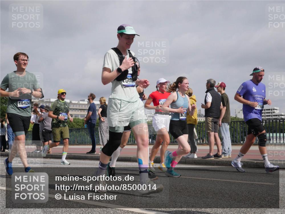 29.06.2025 - hella hamburg halbmarathon Luisa Fischer http://msf.ph/oto/8500014 29.06.2025 10:04:59 Kennedybrücke 16424, 1881, 17, 632, 7952, 1184, 1329, 1364, 1881, 1940, 3199, 4649, 6327, 6438, 9741, 10882 meine-sportfotos.de