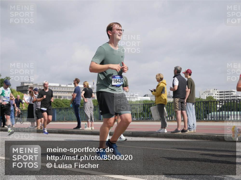 29.06.2025 - hella hamburg halbmarathon Luisa Fischer http://msf.ph/oto/8500020 29.06.2025 10:04:59 Kennedybrücke 17951, 16424, 1184, 1329, 1364, 1881, 1940, 3199, 4649, 6327, 6438, 9741, 10882 meine-sportfotos.de