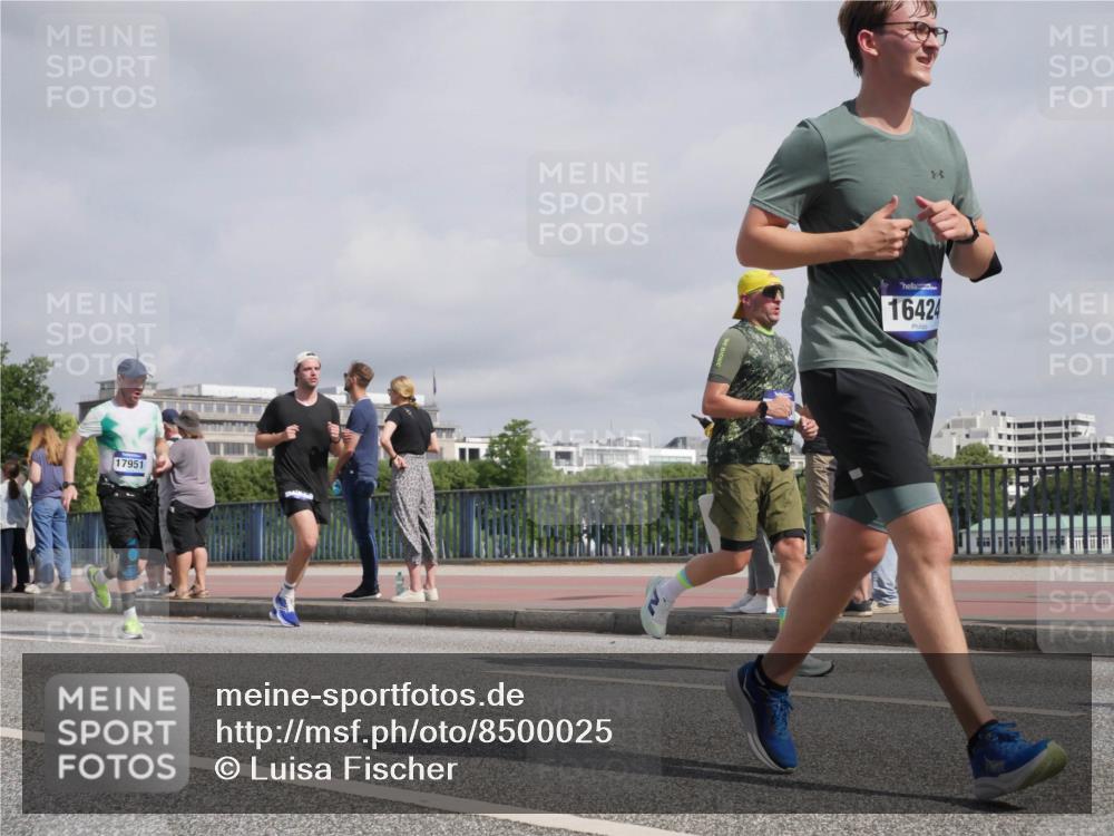 29.06.2025 - hella hamburg halbmarathon Luisa Fischer http://msf.ph/oto/8500025 29.06.2025 10:05:00 Kennedybrücke 17951, 16424, 1184, 1329, 1364, 1881, 1940, 3199, 4649, 6327, 7031, 9741, 10882 meine-sportfotos.de