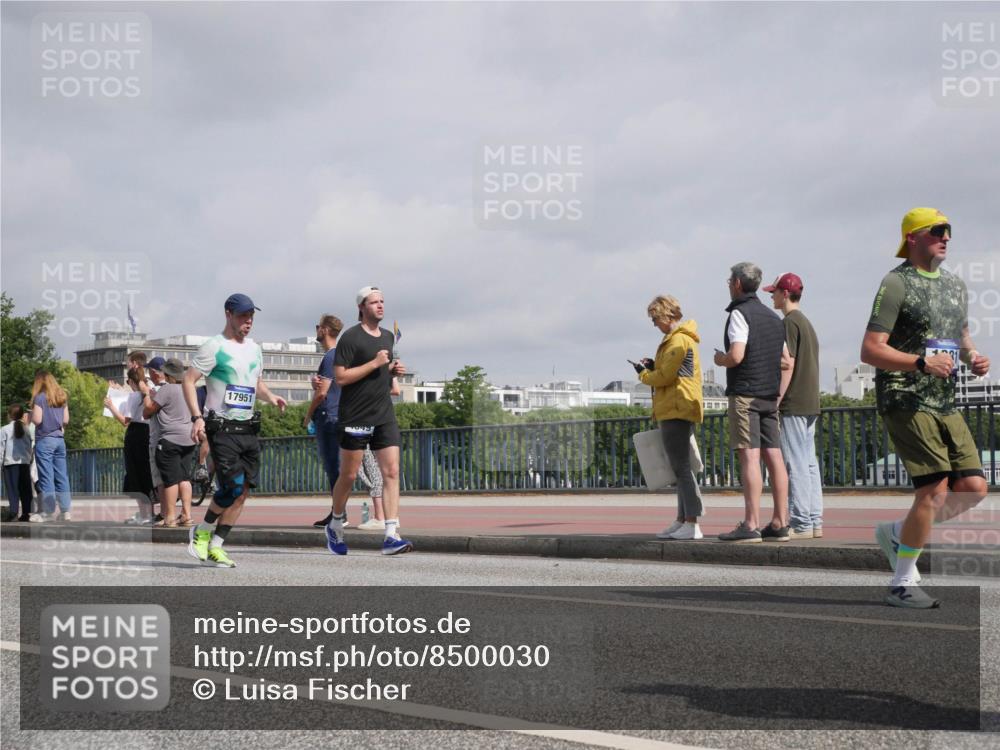 29.06.2025 - hella hamburg halbmarathon Luisa Fischer http://msf.ph/oto/8500030 29.06.2025 10:05:00 Kennedybrücke 17951, 31, 1184, 1329, 1364, 1881, 1940, 3199, 4649, 6327, 7031, 9741, 10882 meine-sportfotos.de