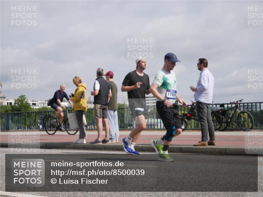 29.06.2025 - hella hamburg halbmarathon Luisa Fischer http://msf.ph/oto/8500039 29.06.2025 10:05:02 Kennedybrücke 17951, 1184, 1329, 1364, 1729, 1881, 1940, 4328, 4649, 7031, 9156, 9353, 9741, 10177 meine-sportfotos.de
