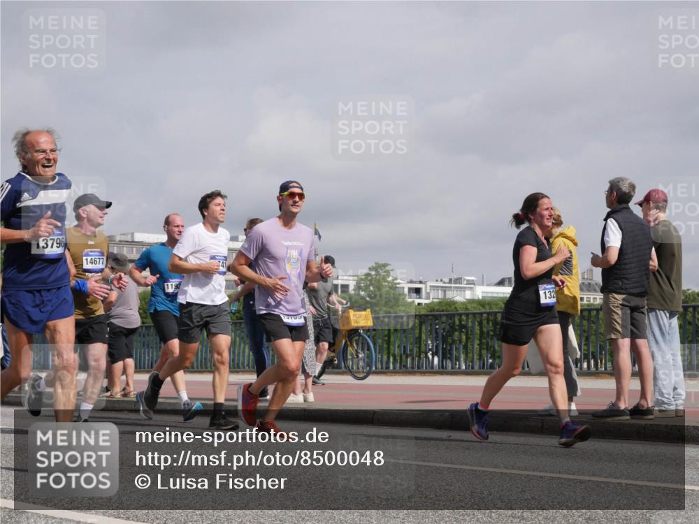 29.06.2025 - hella hamburg halbmarathon Luisa Fischer http://msf.ph/oto/8500048 29.06.2025 10:05:04 Kennedybrücke 13796, 14677, 1197, 41, 132, 1184, 1329, 1364, 1729, 1940, 4328, 4649, 7031, 9156, 9353, 9741, 10177 meine-sportfotos.de