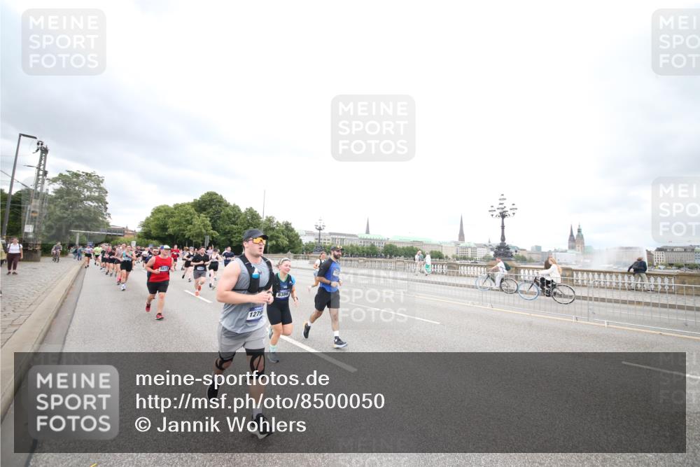 29.06.2025 - hella hamburg halbmarathon Jannik Wohlers http://msf.ph/oto/8500050 29.06.2025 10:57:07 Lombardsbrücke 1242, 1265, 1643, 2041, 3385, 3388, 3433, 3750, 3954, 4180, 4197, 4830, 5117, 5632, 5736, 5738, 6827, 6857, 7720, 7728, 8035, 8287, 8386, 8540, 8552, 8708, 8873, 9233, 9318, 9430, 9496, 9607, 9824, 10078, 10913, 10914, 11947, 12172, 12306, 12396, 12713, 12799, 12819, 13131, 13340, 13425, 13427, 13438, 13697, 14256, 14366, 14862, 14944, 14968, 15033, 15288, 15958, 16007, 16130, 18534 meine-sportfotos.de