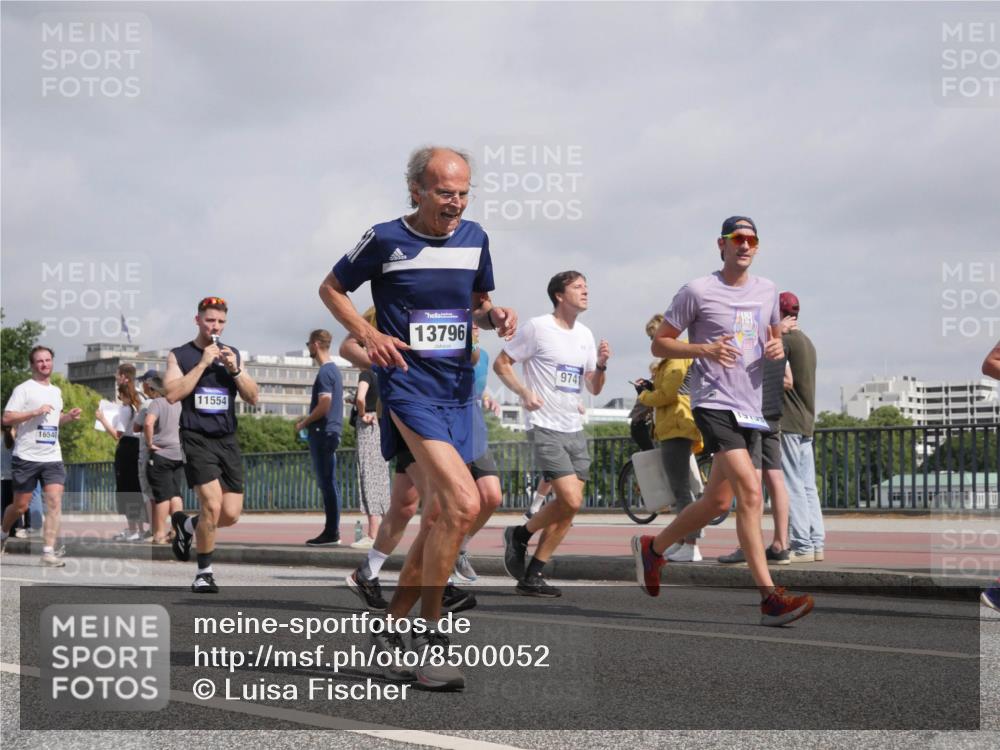 29.06.2025 - hella hamburg halbmarathon Luisa Fischer http://msf.ph/oto/8500052 29.06.2025 10:05:05 Kennedybrücke 16540, 11554, 13796, 9741, 1184, 1329, 1364, 1729, 1940, 3169, 4286, 4328, 4649, 7031, 9156, 9353, 9741, 10177 meine-sportfotos.de