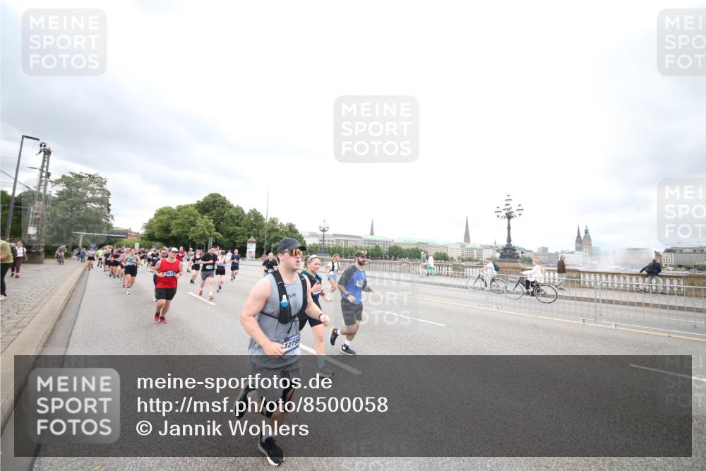 29.06.2025 - hella hamburg halbmarathon Jannik Wohlers http://msf.ph/oto/8500058 29.06.2025 10:57:07 Lombardsbrücke 1242, 1265, 1643, 2041, 3385, 3388, 3433, 3750, 3954, 4180, 4197, 4830, 5117, 5632, 5736, 5738, 6827, 6857, 7720, 7728, 8035, 8287, 8386, 8540, 8552, 8708, 8873, 9233, 9318, 9430, 9496, 9607, 9824, 10078, 10913, 10914, 11947, 12172, 12306, 12396, 12713, 12799, 12819, 13131, 13340, 13425, 13427, 13438, 13697, 14256, 14366, 14862, 14944, 14968, 15033, 15288, 15958, 16007, 16130, 18534 meine-sportfotos.de