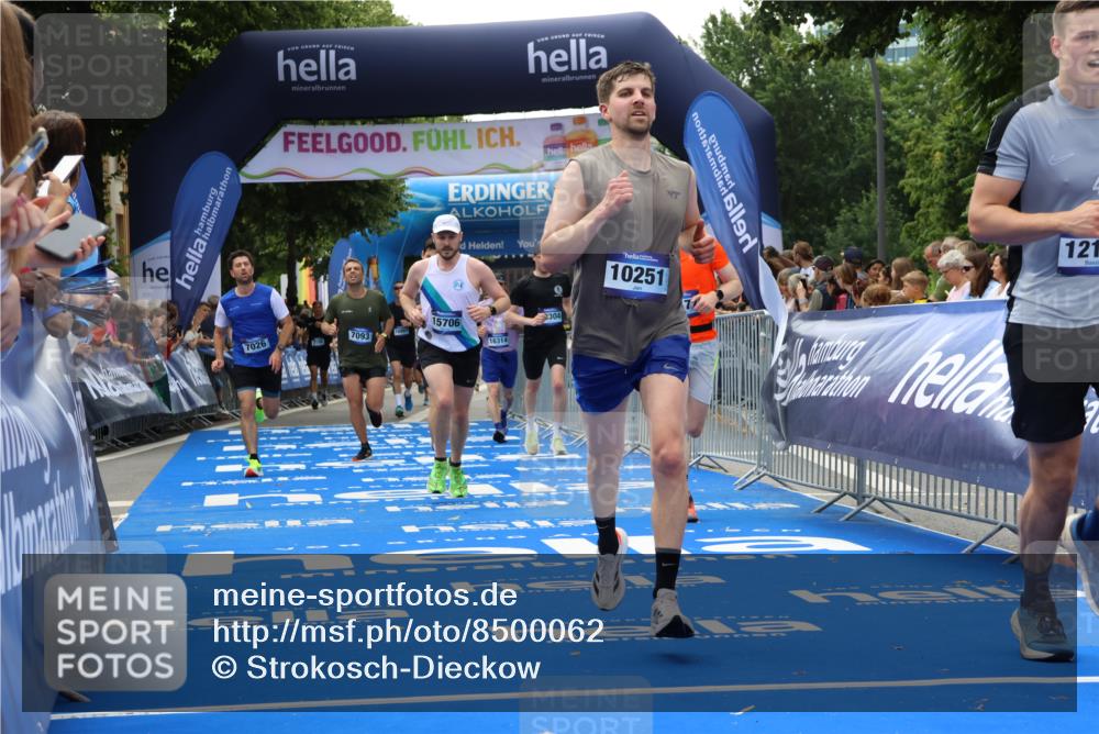 29.06.2025 - hella hamburg halbmarathon Strokosch-Dieckow http://msf.ph/oto/8500062 29.06.2025 10:43:09 Ziel 1675, 4229, 6721, 7026, 7093, 7451, 9833, 10251, 11177, 12153, 12657, 12723, 12776, 12839, 15255, 15706, 16314, 16997, 17177, 18304, 19038 meine-sportfotos.de