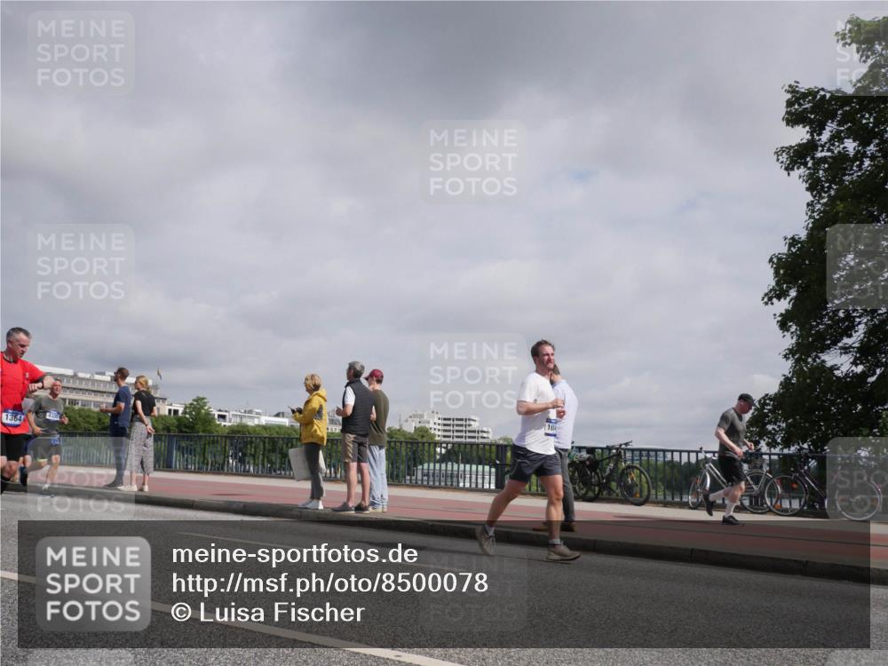 29.06.2025 - hella hamburg halbmarathon Luisa Fischer http://msf.ph/oto/8500078 29.06.2025 10:05:08 Kennedybrücke 1364, 432, 1654, 1184, 1364, 1453, 1729, 1940, 3169, 4286, 4328, 7031, 9156, 9353, 9741, 10177 meine-sportfotos.de