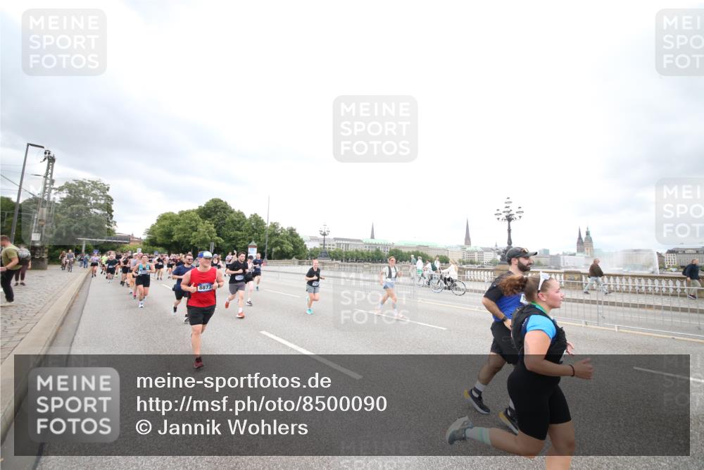 29.06.2025 - hella hamburg halbmarathon Jannik Wohlers http://msf.ph/oto/8500090 29.06.2025 10:57:08 Lombardsbrücke 1123, 1242, 1248, 1265, 1643, 3191, 3385, 3388, 3433, 3750, 3954, 4180, 4197, 4521, 4830, 5117, 5632, 5736, 5738, 6827, 6857, 7172, 7720, 7728, 8035, 8287, 8386, 8540, 8708, 8873, 9233, 9318, 9496, 9607, 9824, 10078, 10913, 10914, 11947, 12172, 12306, 12396, 12713, 12799, 12819, 13131, 13340, 13425, 13427, 13697, 14256, 14366, 14944, 14968, 15033, 15288, 15958, 16007, 16130, 18534 meine-sportfotos.de