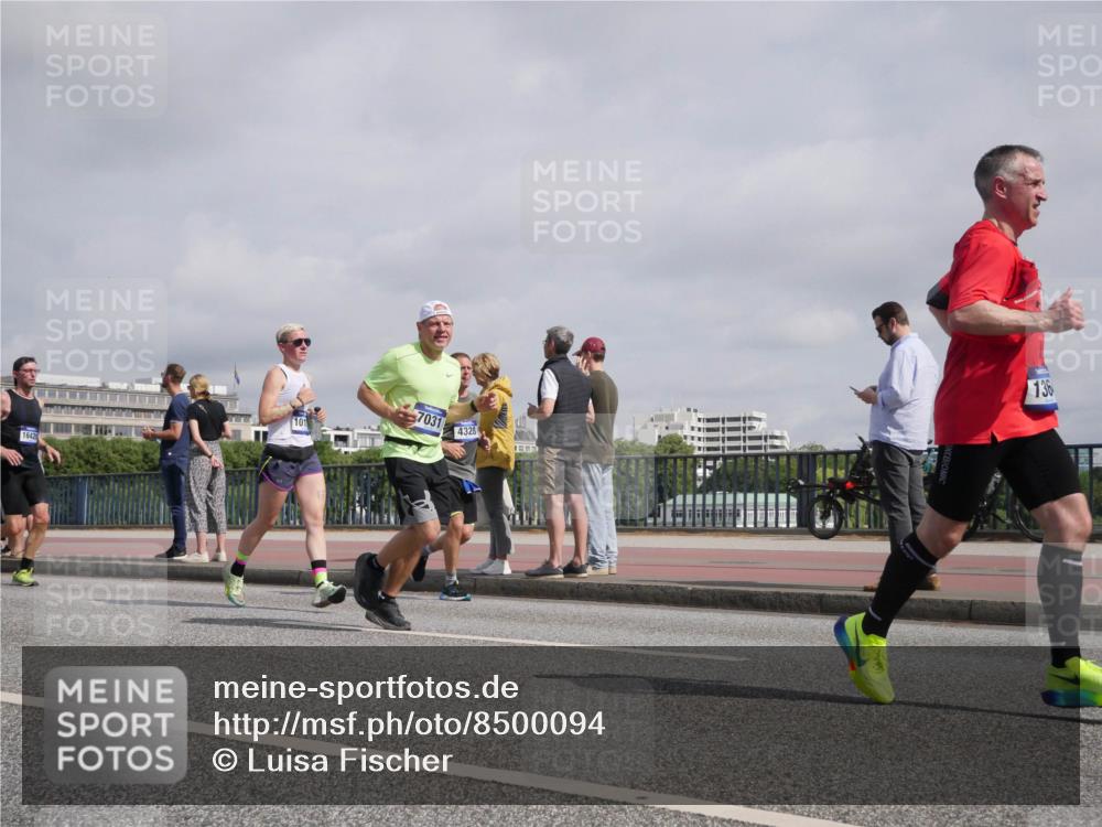 29.06.2025 - hella hamburg halbmarathon Luisa Fischer http://msf.ph/oto/8500094 29.06.2025 10:05:10 Kennedybrücke 101, 1642, 7031, 4328, 136, 1364, 1453, 1729, 3169, 4286, 4328, 6322, 7031, 9156, 9353, 10177 meine-sportfotos.de