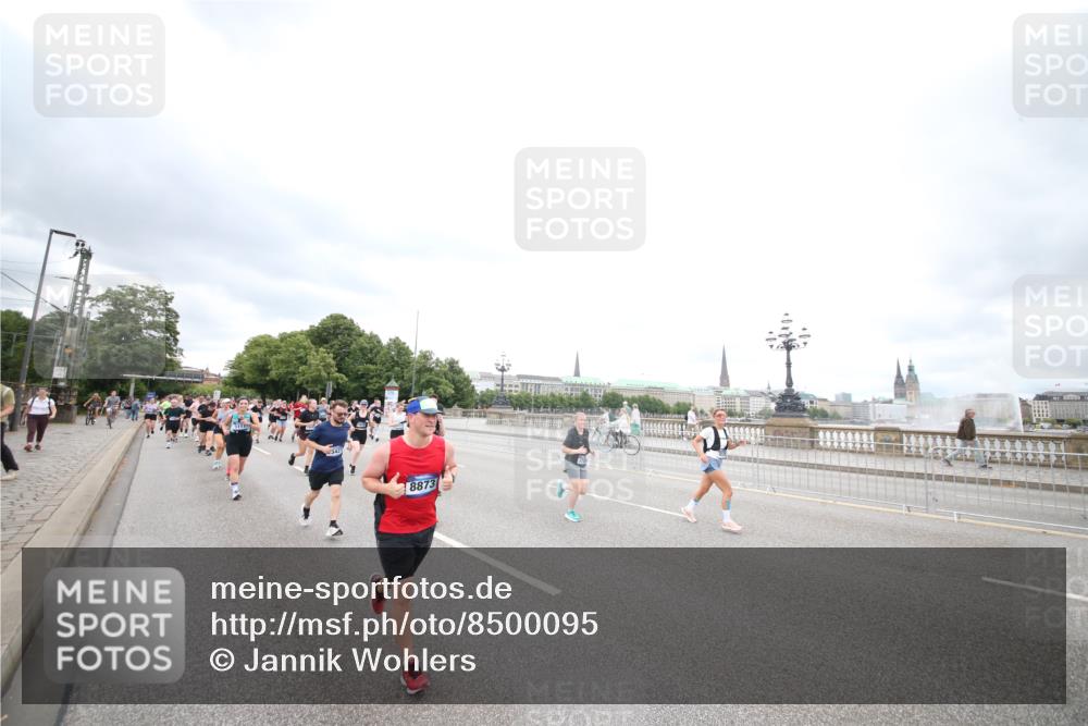 29.06.2025 - hella hamburg halbmarathon Jannik Wohlers http://msf.ph/oto/8500095 29.06.2025 10:57:08 Lombardsbrücke 1123, 1242, 1248, 1265, 1643, 3191, 3385, 3388, 3433, 3750, 3954, 4180, 4197, 4521, 4830, 5117, 5632, 5736, 5738, 6827, 6857, 7172, 7720, 7728, 8035, 8287, 8386, 8540, 8708, 8873, 9233, 9318, 9496, 9607, 9824, 10078, 10913, 10914, 11947, 12172, 12306, 12396, 12713, 12799, 12819, 13131, 13340, 13425, 13427, 13697, 14256, 14366, 14944, 14968, 15033, 15288, 15958, 16007, 16130, 18534 meine-sportfotos.de